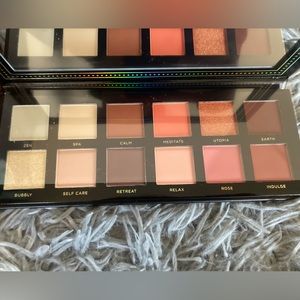 New Ace Beaute: Serenity Eye Shadow Palette